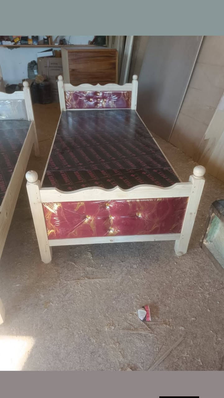 سرير خشب للحجز والاستفسار ***********
