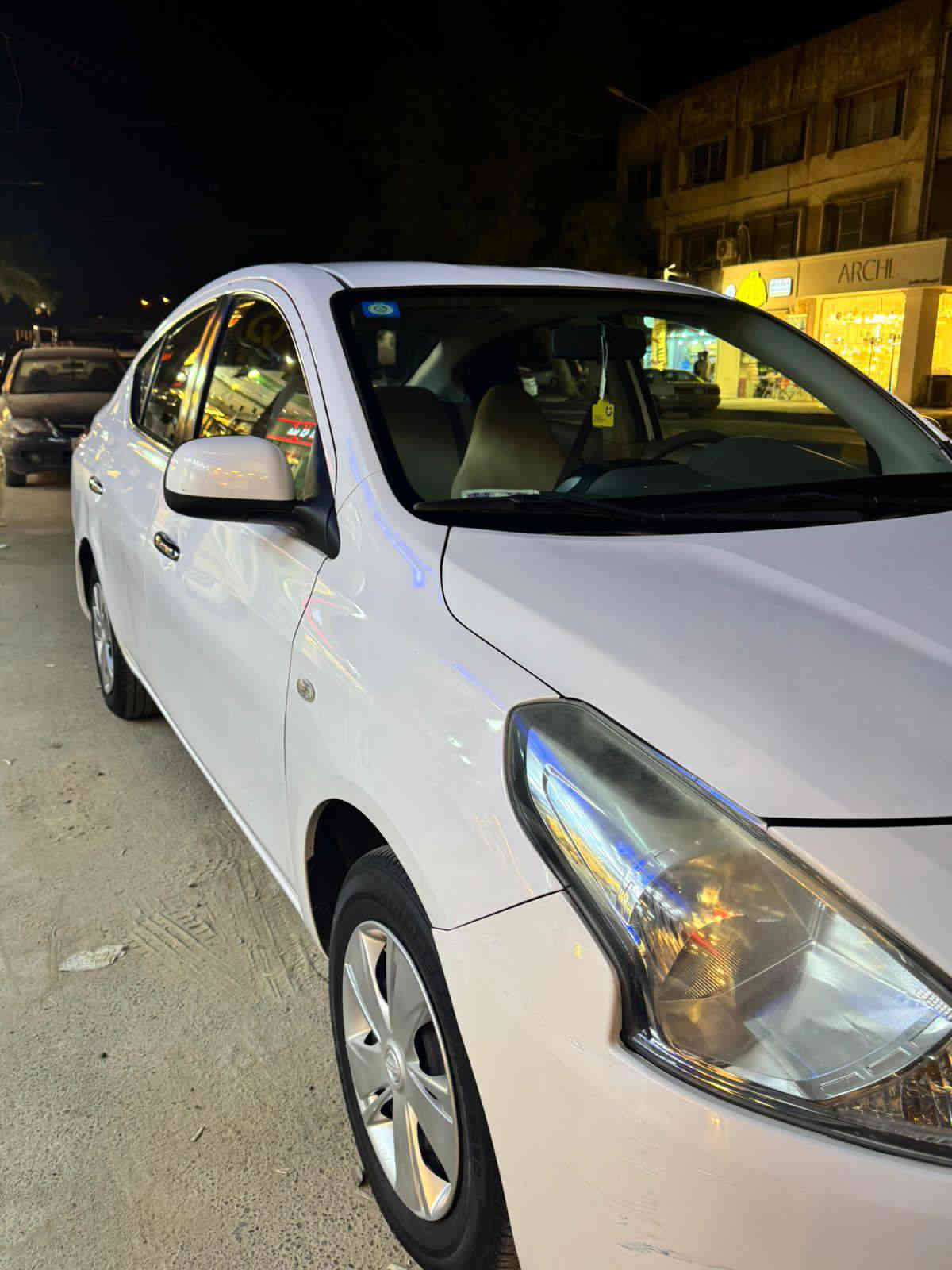 سني الهندي 2018 ماشيه 98 الف قابل لزياده سياره وضع شركه عدا رصعه بسيطه بل باب لخلفي موضحه بصوره سياره كلش حلو ونضيفه استخدام قليل دينار ماتحط عليه 
مكانه بغداد الكرادة 
سعر 103
***********
***********
