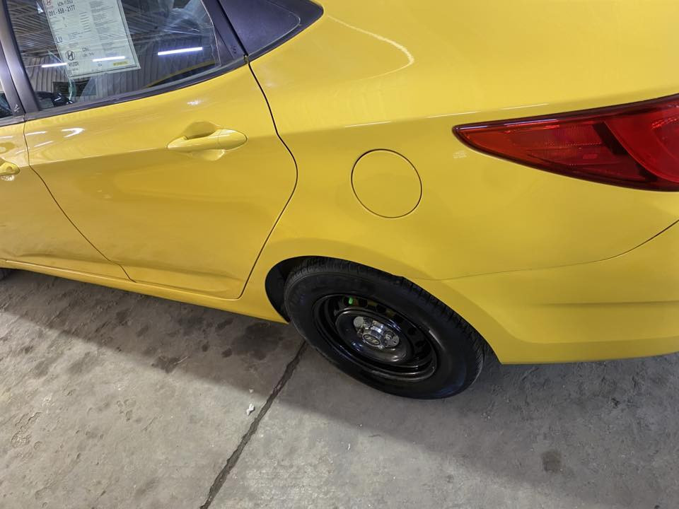 السلام عليكم اكسنت موديل 2015  محرك ١٦٠٠ السيارة جديدة حادثها بنيد وجاملغ بدون دواخل السيارة جاهزة صدر تبريد وكير ومكينة وحدادية سعرها 85 مكان بغداد الحبيبية 
***********
