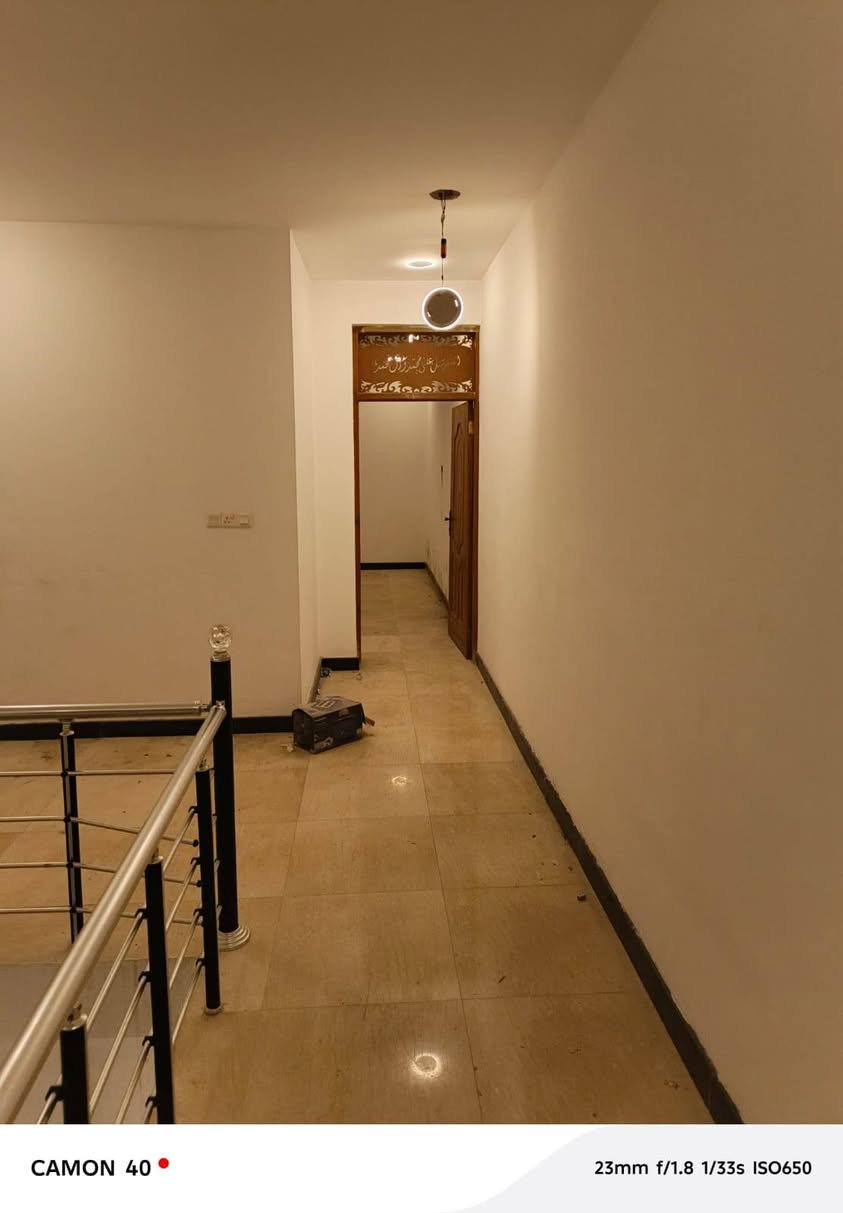 السلام عليكم بيت طابق ثاني بيها غرفتين وصاله للايجار طالبيه قرب مسبح الصفا يجار 600  ***********
