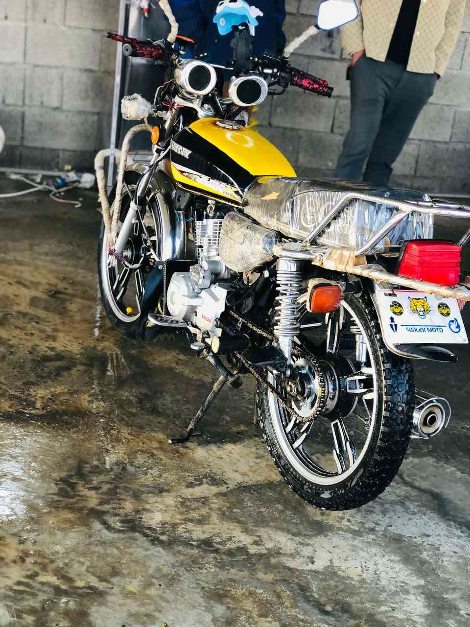 سيفان نضيف من التاير للتاير موديل 2021المكان الشركاط العيثه
***********
