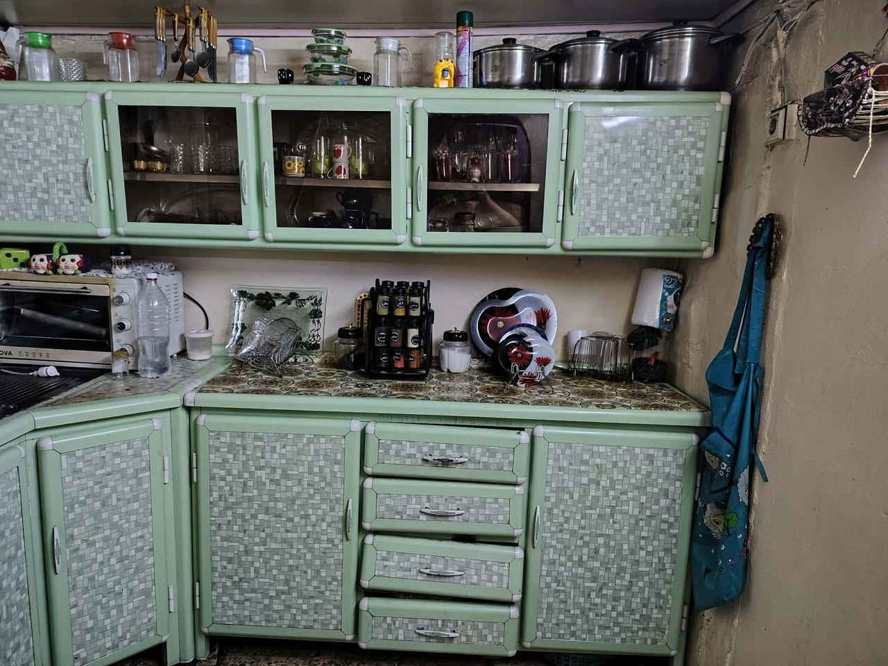 لدينا كاونتر السعر 200 ألف مكانو في المنصور جانب الايمن الاتصال0770 413 3794
