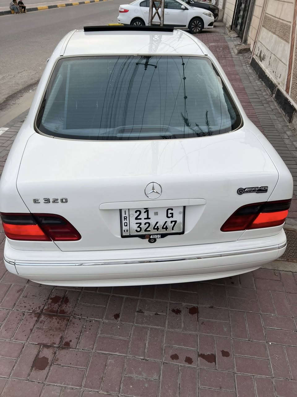 السلام عليكم كل عام وانتوو بخير
مارسدس ام عيون موديل 2001 
رقم شمالي الجديد وبسمي 
سياره جديده ع وضع الشركه 
فول موصفات واحد ع واحد 
محرك سته سلندر 
حجم 320
العنوان البصره 
 السعر 140$
رقم الموبايل ***********
