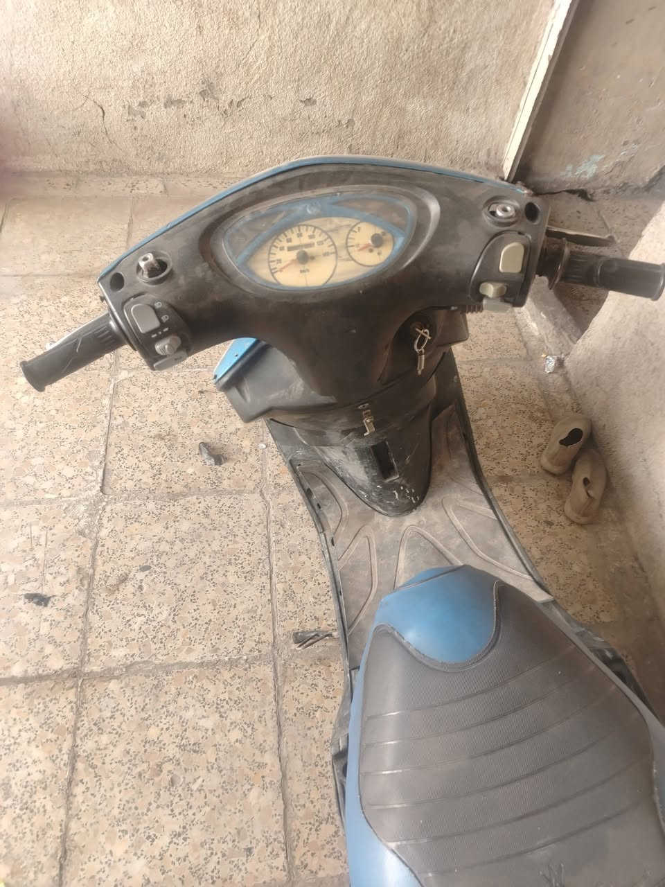 دراجه للبيع طافيه شباب إني أخذته 300الف طفت عندى وجفتتهه 80      وماطولت عندي هوايه.  هم رجعت طفت.    هندر لاطش وسلف.   واكف   الف صارت عليه 400 له  شي علئ شى ابيعه 250 لي يريده بمكاني بغداد بياع تقاطع درويش. ***********
