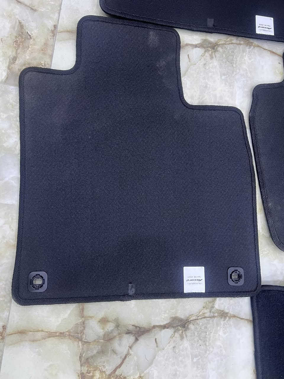 كارت لايت جهة يسره اكورد شغال السعر  ١٢٥قفل ومسطره امريكي اصلي مبدل جامه فقط  ٢٢٥وكاعيات٦٠. ***********
