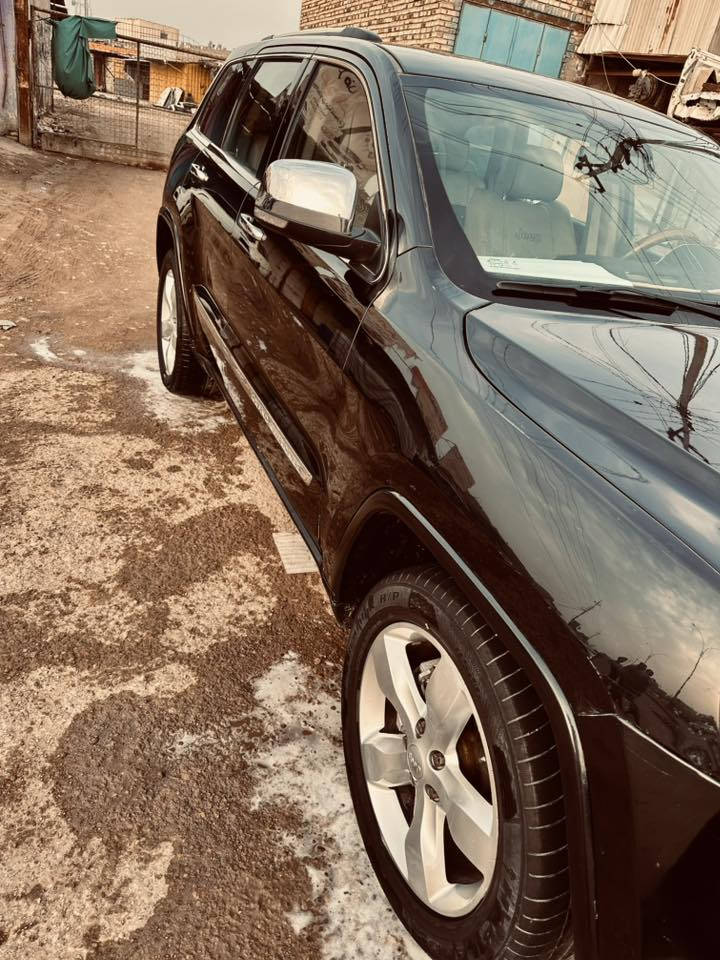 سياره جيب شيروكي اوڤر لاند 2013 فول مواصفات واحد على واحد السياره جديد استخدام شخصي ماشيه 170 الف ويل 20 رادارات شاشه حساسات بصمه فتحة سقف كشنات تدفئه تبريد ستيرن تدفئه السياره جديده خير من الله للبيع او المراوس بسياره اقل محتاج الفرق للاستفسار خاص او اتصال 
***********
