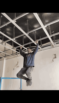 المتانة تبدأ من الهيكل 💪 هيكل حديد قوي ومثبت باحتراف لضمان سقف جبسمبور...