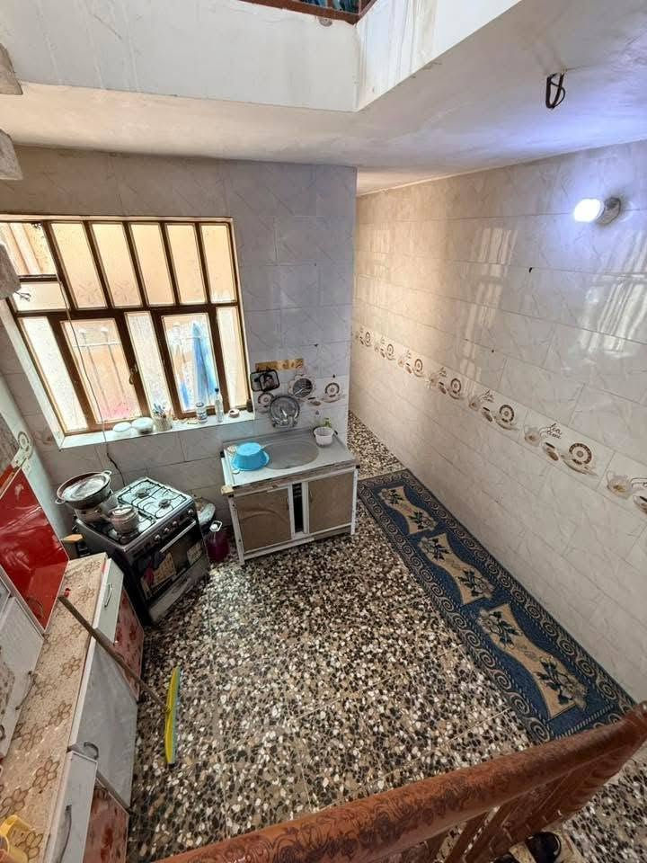 *السعر 66 مليون قفل 

مشتمل 75م للبيع - طابو ملك صرف سكني 

بغداد منطقه الانتصار 
مقابيل مستشفى حماد شهاب 
قبل مرور الحسينيه 
طابق ونص  
غرفتين نوم + استقبال + صالة + مطبخ + خدمات  
*مكتب الضرغام للعقار   
📞 ***********

