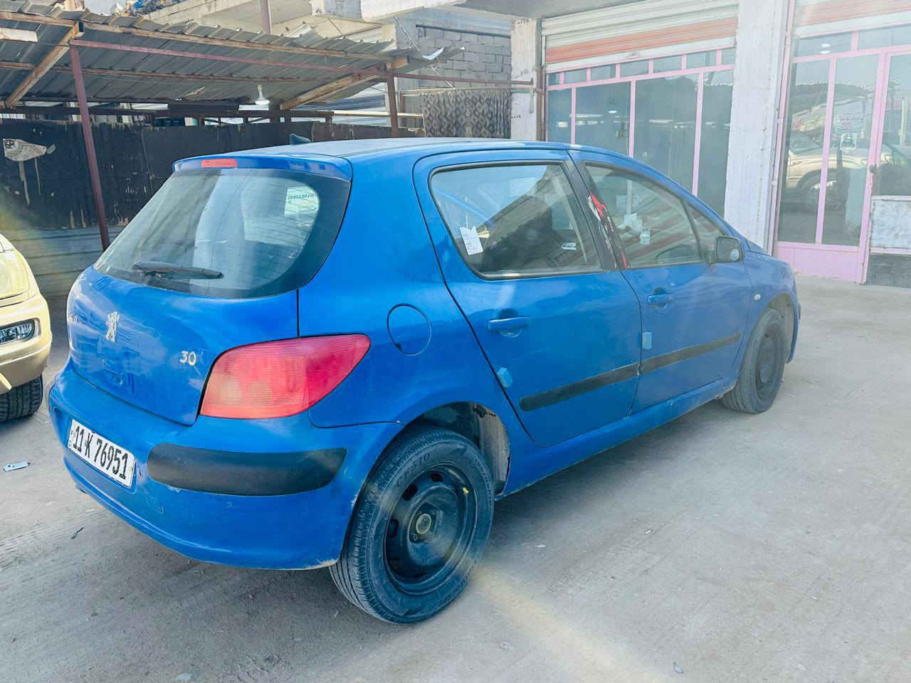 السياره بيجو فرنسي محرك ابلاد رقم انكليزي تبريد تدفاء شغال  صاحب السياره سكن بصره يريد تحويل السعر 48 
***********
