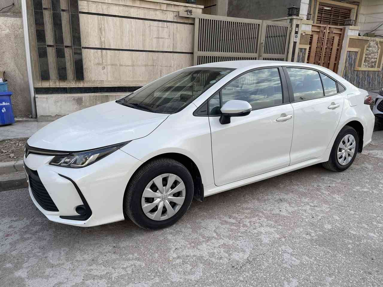 كورلا صنع تركيا / موديل 2021 / محرك ١٦٠٠ / بانزين / بيضاء / مواصفات خليجي / ماشية ٤٠ الف / طخة صغيرة جداً/ وصبغ باب عكس السايق وجزءمن الجاملغ الامامي/ بخ فقط/ وكم رصعة حالوب / معروضة ١٤٥٠٠$ ومراوس بكروس أو فرونتلاندر /كهربائي/ اتصال واتس اب ***********/ بغداد الكرخ
