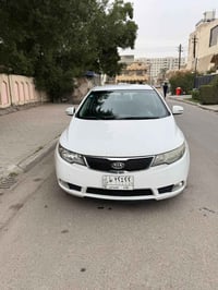 عندي كيا سيراتو خليجي موديل 2012 محرك 1600 ماشيه 188 الف بيه سونار مرف...