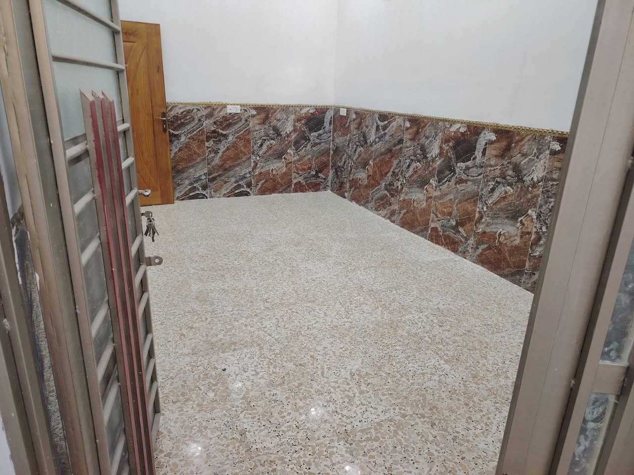 بيت للبيع فقط

بناء حديث توه كامل

المساحه 100متر

طابو صرف زراعي سند٢٥

طابق واحد

العنوان : الزعفرانيه دور الصحه قرب الشارع العام الرئيسي

متوفر جميع الخدمات ماء كهرباء تبليط مجاري جاهز

لاستفسار فقط اتصال ***********
