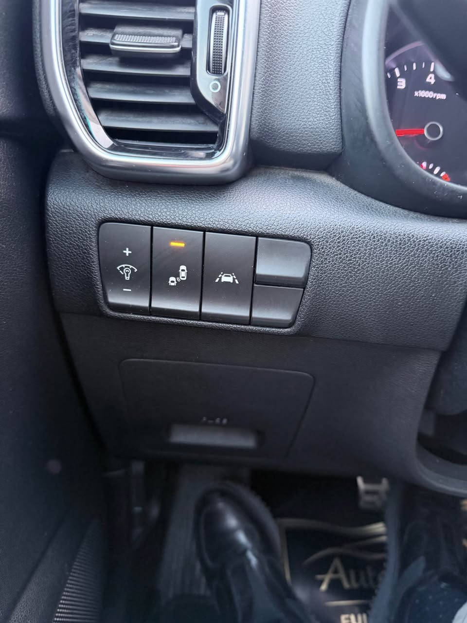 موديل 2020 
مواصفات S
ماشية 78000 mi
رادر خلفي وأمامى وجانبى 
كشنزجلد - هيتر- كهربائى
بصمة
بريك اتؤ
دبل اكسل 
كامل بانوراما
شاشه لمس
مانع الانزلاق
فقط جامرلغ جهة السائق مصبوغ بدون دواخل و ايرباك 
قليل من PDR باب السكن  
موبايل ***********
*********** أربيل, العراق
