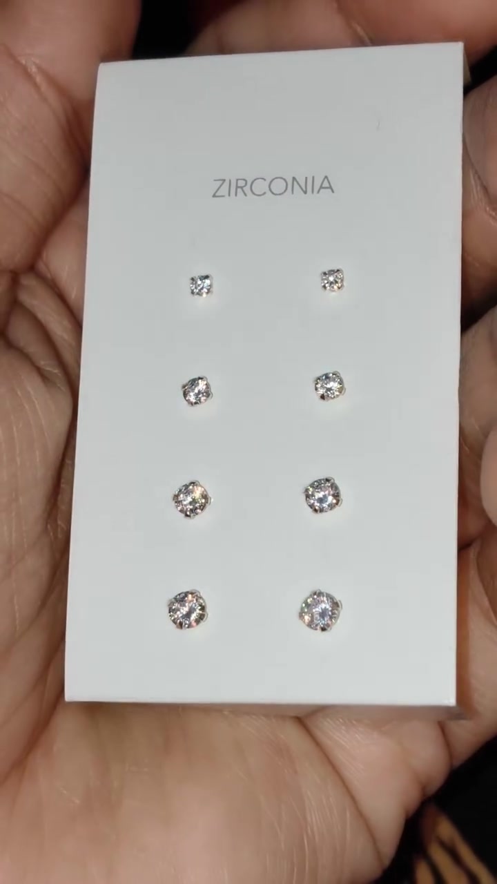 فضه s925 
شرط الفحص يم الصايغ في حال اكو شك
سعر القطعه تراجي زوج واحد ب5 
والعلبه الي بيها اكثر من زوج ب8 
الخواتم ع 10 الواحد 
كلهم مفحوصين يم الصايغ صناعه امريكيه ختم موجود وكل تفاصيلها مصورتها الي يحب يستفسر او يشوف ختم قطعه يتفضل يكتب بالتعليقات او ع الخاص


**إذا كنت صاحب هذا الإعلان وتريد حذفه لأي سبب، رجاءا أرسل رسالة إلى الدعم الفني**