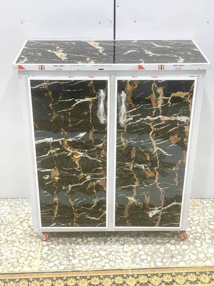 كومدي المنيوم جديد
ً
الطول ٩٥ سم
‏‎العرض ٧٥ سم 
‏‎العمق ٣٥سم 
‏‎يوجد خدمة توصيل لكافة محافظات العراق بغداد, العراق


**إذا كنت صاحب هذا الإعلان وتريد حذفه لأي سبب، رجاءا أرسل رسالة إلى الدعم الفني**