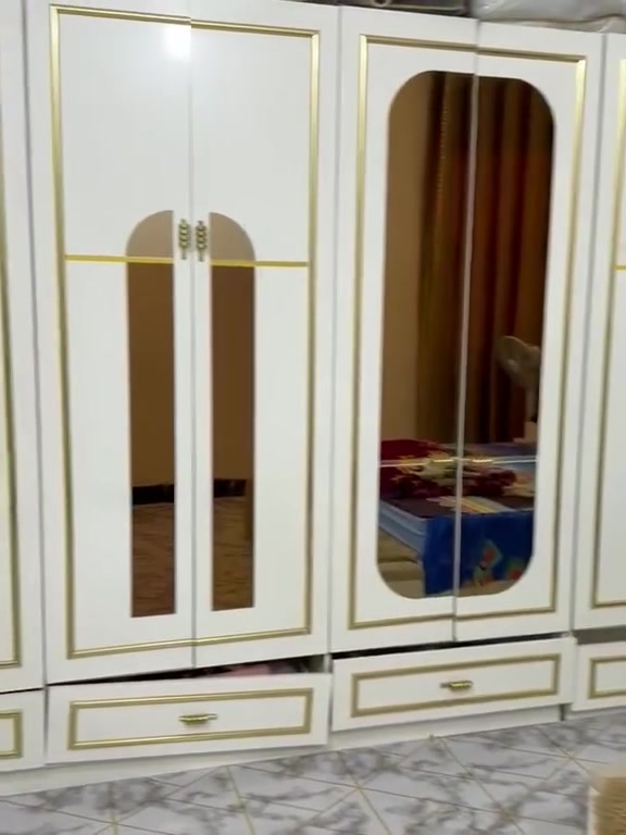 من رخصت صاحب البيج غرفه تركي نضيفه 8 قطع نضافه 80 بالميه كلش نضيفه للبيع السعر 475 وبيه محاب اتصال *********** النجف حي ميسان
