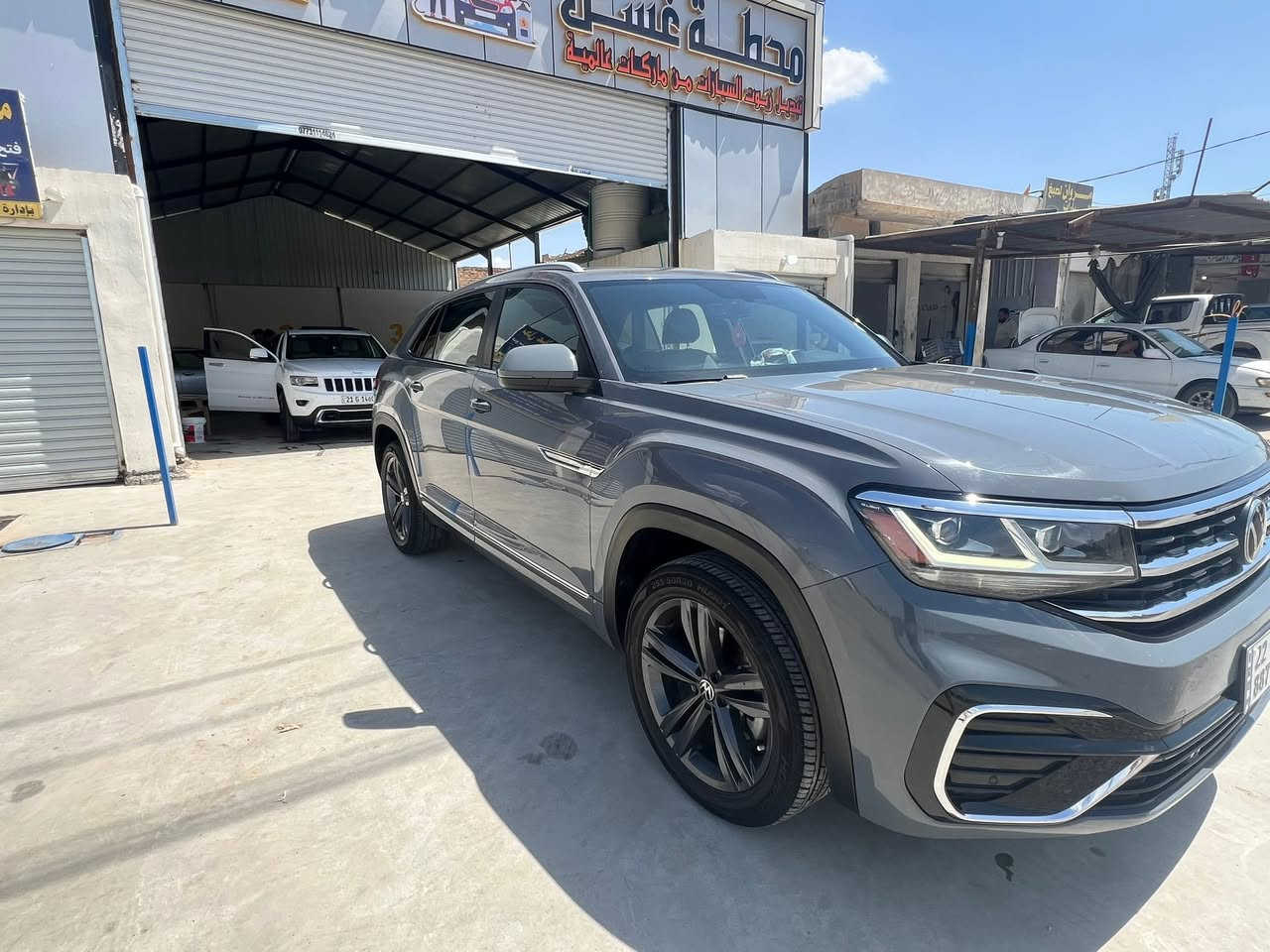 فولكسفاغن اطلس SE R_LINE PREMIUM CROS  محرك V6 تنفس طبيعي سيارة فول مواصفات واحد على واحد 

رقم السيارة : اربيل  

موقع السيارة : ديالى

نوع السيارة : اطلس  ار لاين اعلى فئة 

موديل السيارة : 2021

المسافة المقطوعة: 66 mi

مواصفات: 1/1 

بصمة تشغيل 

بصمة ابواب 

تشغيل عن البعد 

كراسي جلد كهربائي 

كراسي تدفئة وتبريد 

اوتو بارك 

شاحن وايرلاس للجوال 

مداخل USB وتايبسي 

بانوراما 

صندوك كهربائي 

حساسات امامية خلفية 

كاميرات 

سستم سماعات

لايت زينون LED مع عدسة متحركة 

سيارة بيها بعد مواصفات عديدة 

ملاحظات: صور الحادث وبيها صبغ شبرين بالصندوق وبارد بخشم البنيد كله راجع بالجهاز pdr  سونار وتقريرها مرفق بالصور سيارة جديدة 

للأستفسار  : مكلف بالنشر

اتصال فقط غير متواجد على النت ***********

السعر ٢٥٠
