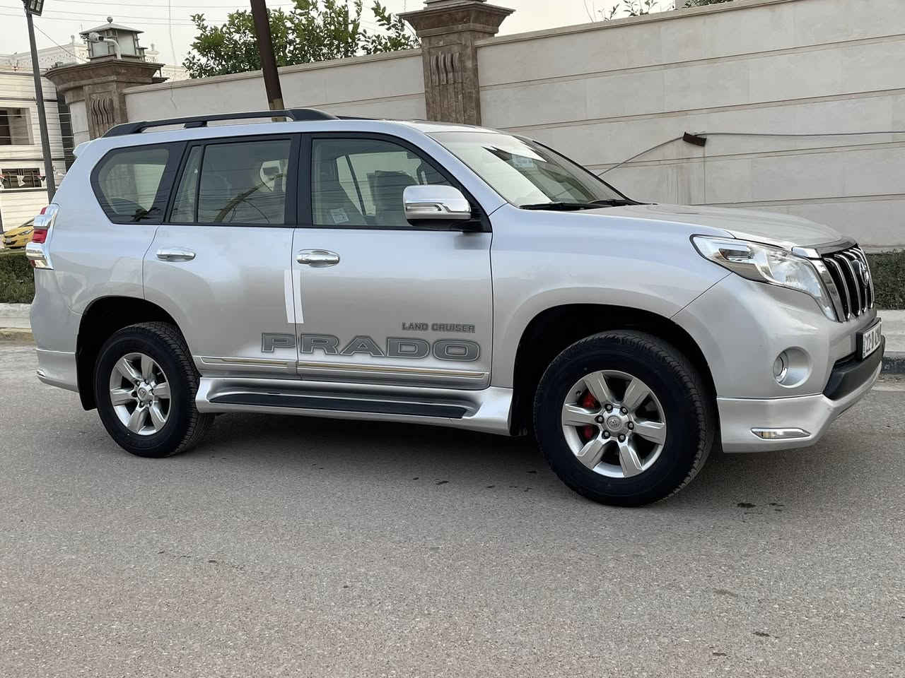 السلام عليكم عندي برادو 2015 ساز اصلي دبل تانكي ماشي 100 الف حقيقي كفاله عامه صبغ ضربه وتبديل كير مكينه كله كفاله وكاله وتحويل مجانا
محرك 6 سلندر
جلد
فتحه 
بصمه
كشنات كهرباء
دبل تانكي
مري طي
7 راكب
وباقي المواصفات المعروفه للTXL
مكاني بغداد الرصااااافه
السسسعر 310$
لاتصال 
***********
