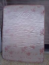 دوشك نفرين • ميز بلازمة • الحرية