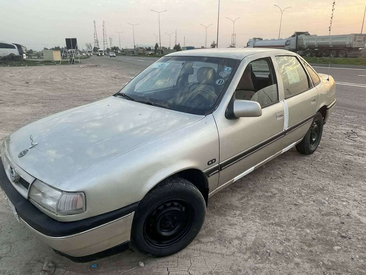 سلام عليكم فكتره موديل 1989 سياره حلوه سنويه مشروع بي دفتر بنزين سعره 34 ورقه عنوان كركوك داقوق  تواصل *********** Singapore
