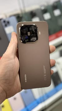 Xaomi 15 pro ذاكره 512 النظافه 100‎%‎ ضمان وكاله  السعر 700 الف0770182...