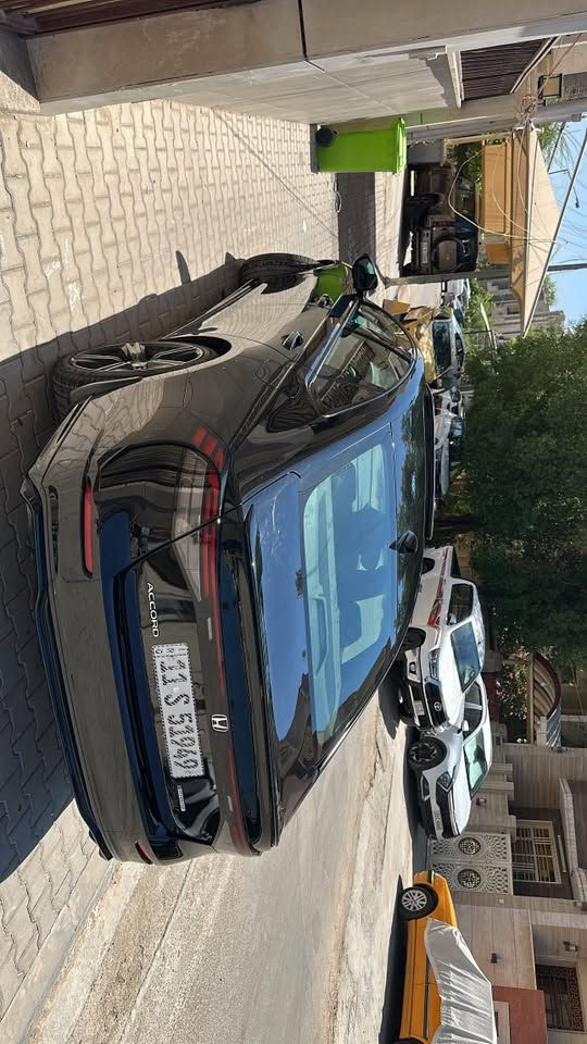 السلام عليكم.
للبيع هوندا أكورد 2024 Sport L (فل مواصفات).

* محرك 2000cc Hybrid

* اللون: أسود

* الممشى: 21 ألف كم

* السيارة باسمي وموجودة في بغداد.

المواصفات:

* بصمة

* دخول ذكي

* تشغيل عن بعد

* فتحة سقف

* كراسي جلد

* كراسي كهربائية

* حفظ وضعيات السائق

* نظام النقطة العمياء

* الحفاظ على المسار

* قيادة شبه ذاتية

* وجميع مواصفات فئة Sport L الفل.

حالة السيارة:

السيارة كلين، بدون أي صبغ، فقط ربع الدعامة الأمامية مصبوغ، ويوجد بارد بسيط جداً بحواف الجاملغ الأمامي الأيمن والأيسر ويوجد تكحيل في نفس المكان . 

السعر المطلوب: 193 ورقة، وبيها مجال بسيط بعد المعاينة.

للتواصل:

***********

الله يرزق صاحب النصيب .
