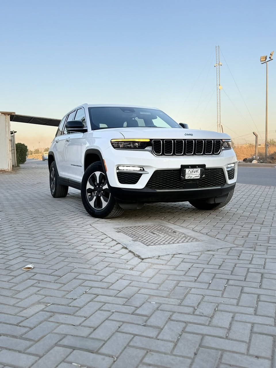 السلام عليكم جيب كراند شيروكي 4XE 2024 وارد امريكي
           

‏Jeep Grand Cherokee 4Xe 2024 2.0L

         حجم المكينه : 2000  تيربو + هايبرد + بلك ان 

المسافة المقطوعة : 30 الف ميل

حادث السياره : باب خلفيه معدله و مصبوغه الوره السكن
                         

          حالة الايرباك : سليمه بدون ايرباك

#مواصفاتها

1.بصمه

2.ستيرن تدفئه

3. تشغيل عن بعد

4.دمام خلفي

5.كشنات جلد

6.كشن السايق ميمري

7.كشنات كهرباء

8.صندوك كهرباء

9.حساسات خلفيه

10. قطع تبريد 

11.اشاير بالمري

12.رادار امامي

13.رادارات 360

14.ثلاث وضعيات قياده

15. بنوراما فتحتين

16. كير ماوس

17. نظام منحدرات

18. هيترات بالكشنات 

19.ويل كب كروم

20.لايتات لد

21.بكلايت لد

22.كشافات

23.بصمة ابواب

تستلم مرقم و جاهز بسم المشتري مباشر

#السعر : 325$ و بيه مجال 

تفاصيل اكثر هذا ☎️رقمي ***********تحياتي 

مكاني بغداد الزعفرانيه
