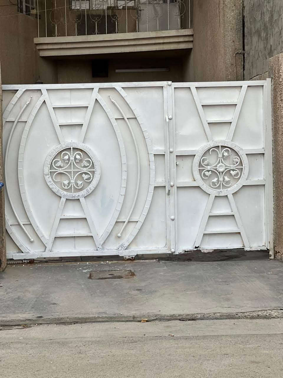 بيت للبيع مساحة ٣٠٠ متر واجه ١٥
العنوان الدوره المهديه الثانيه 
للاستفسار اكثر 
***********
