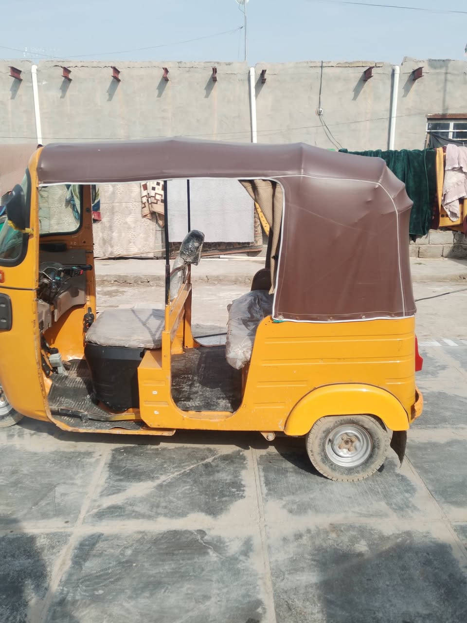 سلام عليكم تكتك للبيع موديل 16 لاتنقيص ولاتبخير  جاهزة كبل للشارع اوراق اصولية هاتف *********** كوت حي الجهاد سعر خاص
