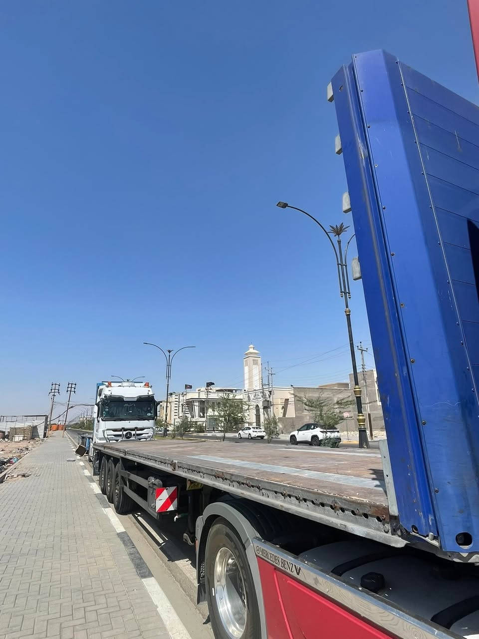 السلام عليكم للبيع عربانه شمتز گنفلايز دخول جديد منفيس تخم تاير جديده العربانه ما مشتغله شي قليل مكفوله من كلشي 
مكانه بصره شراي يتصل. ***********6
