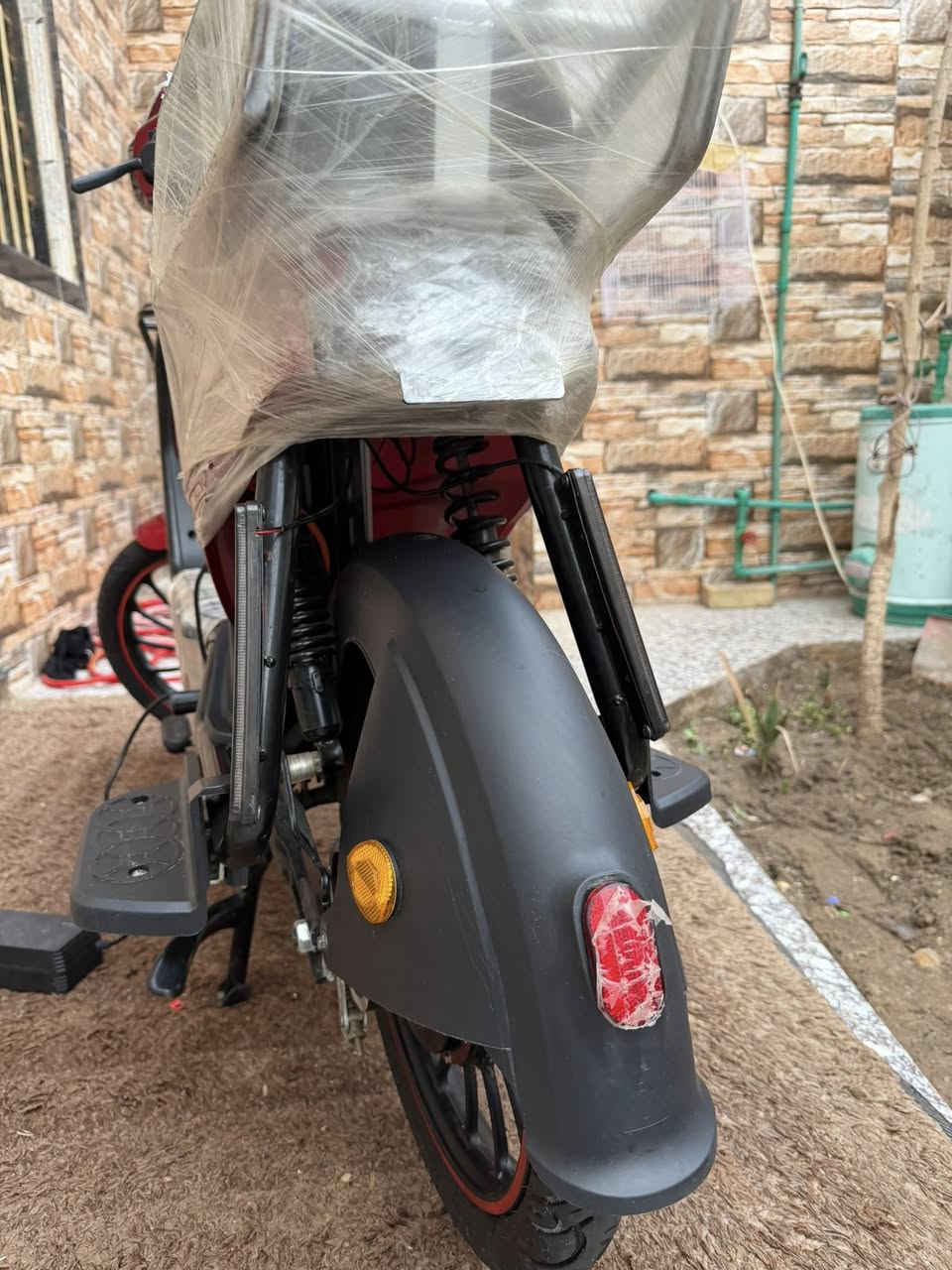 السلام عليكم دراجه للبيع حجم 20 موديل 2025 5 بطاريات دراجه كلش نضيفه استعمال قليل كلش مضمومه بالبيت لآ مصلحه ولا بيها اي عطل فقط التاير الوره مبنچر تصليحه سهل كلش السعر 550 العنوان البصره قضاء ابي الخصيب البهادريه 
الرقم /***********
