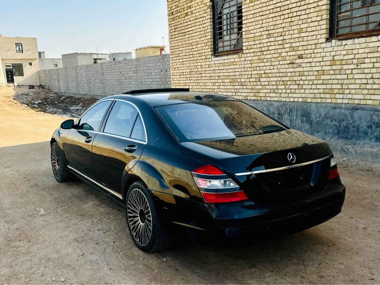 مارسدس 550 S اعلى مواصفات
ادوات (متؤمة) لوحات وسنوية ووكالة شمالية
دخول جديد 
كفاله من الكصة والضربة
مكينة وكير وحدادة كفالة
دواخل عسلي
السيارة جديده ونظيفة 
السعر 94 
البصرة شط العرب
*********** البصرة, العراق
