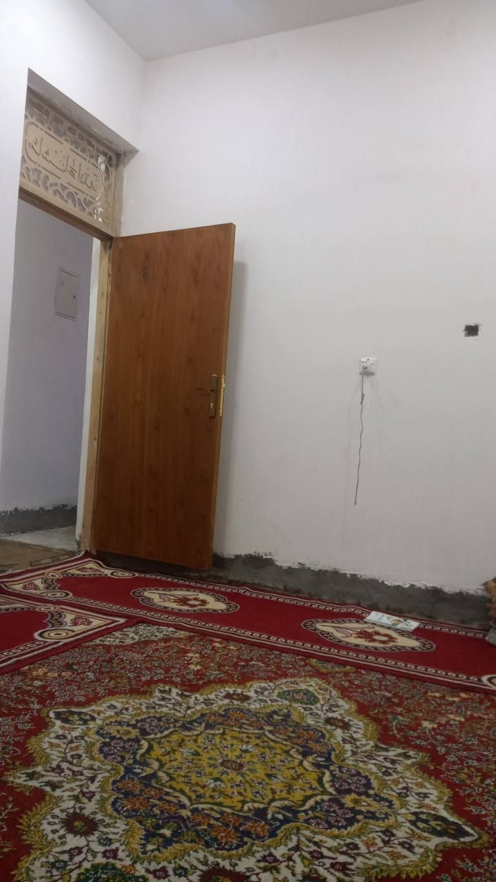 بيت للبيع بناء حديث طابوق خدمات ماء كهرباء نت مجاري سند 25 حي دجله قرب حي النصر  المساحه 100م السعر 50 قفل رقم الهاتف *********** نقص كاشى وستاره فقط بيت جديد
