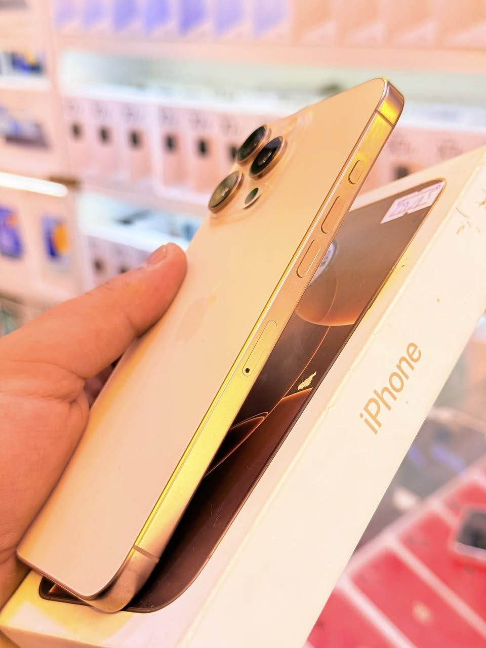 ايفون 16برو ماكس ذاكره 256بطاريه 98‎%‎جهاز اخو جديد زلغ واحد مابي وتر بروف جهاز بمعنه كلامه نضيف هوه جديد سوه عربي شرق اوسط اصلي ضمان ماستر لا مفتوح ولا مصلح فحص حاسبه كوله نورمل ملحقات كامله ضمان 5ايام من مركز 
سعر 1350الف قفله من الاخير 
بغداد البياع شارع عشرين مكتب ماستر للمبايل 
***********
