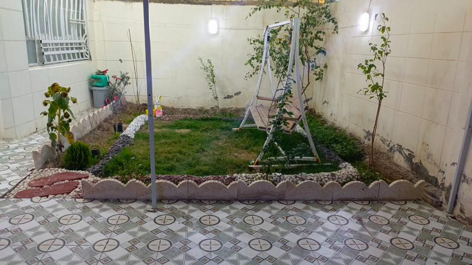 السلام عليكم  بيت ٢٠٠ متر وجهه ٩ ونزال ٢١ سند ٢٥  

غرفتين نوم ٥x4 ستقبال ٦x٤مطبخ ٤x٤ونص كراج وحديقه بيت جاهز من كلشي 
 عل حولي وره جملون الذبحاوي عل كطع والسعر اتصل ودلل

***********
