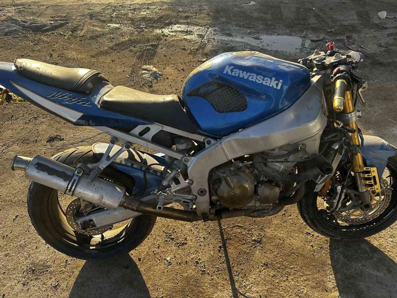 السلام عليكم  للبيع  كاوسكي 2004ع وضعه حادثه كفرات وموجودات كل غراضه دراجه شغاله  مكينته بلاديه وكلشي مابيه 
مكاني  بعقوبه تقاطع القدس
هاذا رقمي
***********
