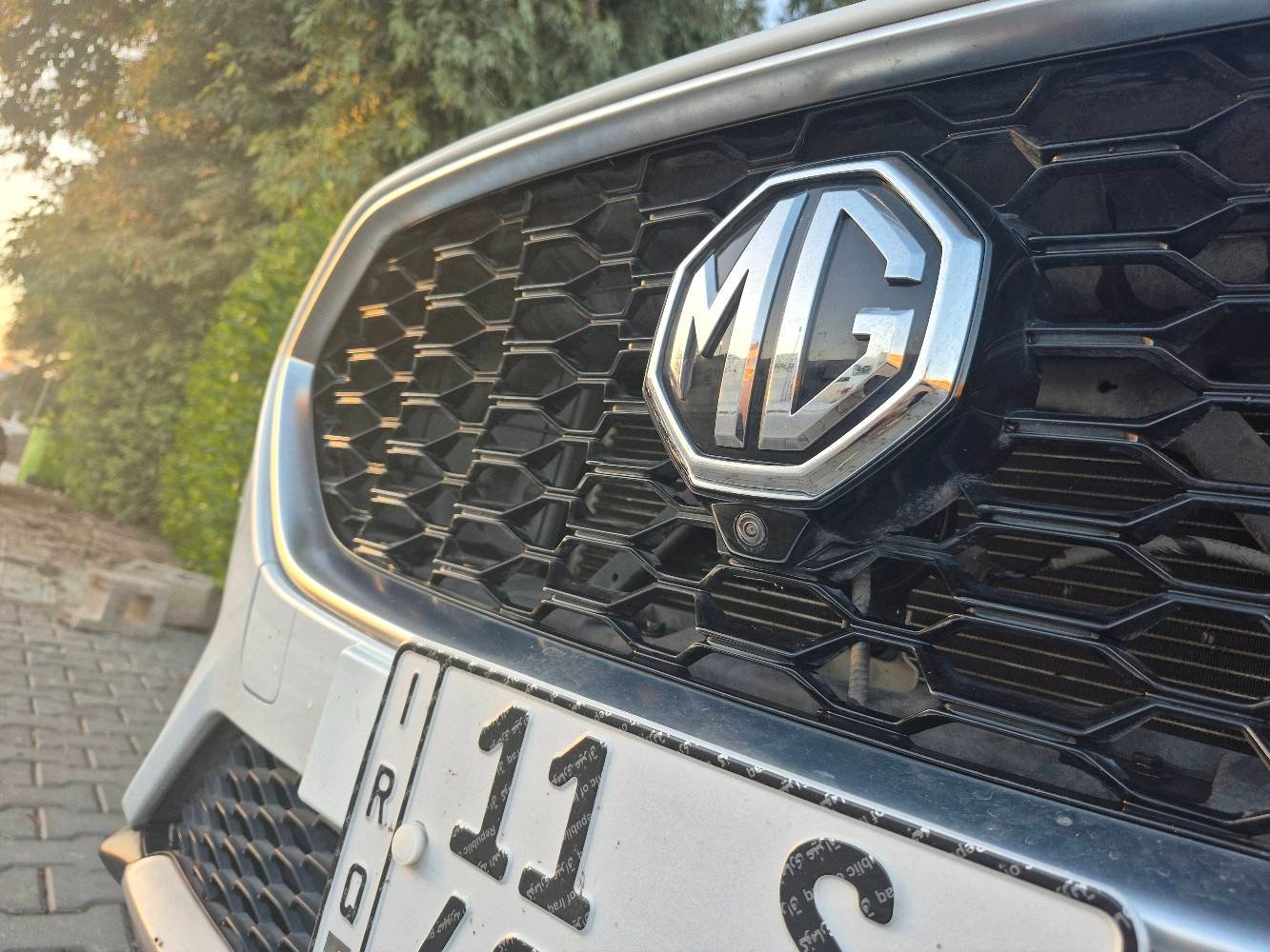 MG zs
فول للاخير ٢٣كسر زيرو ماشيه ١٢الف فقط كفاله عامه بغداد وبضمان بعدها اكيد 
بصمه بانوراما كشنات جلد وتدفاءه وكهرباء زنون لد حساسات امامي خلفي هاندبريك بصمه ٤كامرات واشاير ومري شفط ويل كروم مانع انزلاق وانحدار وحساس اطار  اوتو هولد  الخ
سياره باسمي لوحات وسنويه جدد
***********
***********
بغداد حي جامعه