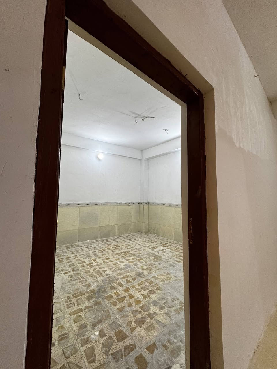 بيت للبيع في كربلاء المقدسه حي الأمين مقابل القضاة فرع مول الجشعمي قرب مجسر العباس والنفق يبعد عن الإمام العباس ١٥  دقيقه مشي والسياره اقل من ٥ دقايق البيت مساحته ٦٠ متر واقع حال ٦٣ م داخل فرع عرضه ٦ مترات 
طابو زراعي إقرار محكمه والشراء من صاحبه العقار مباشرة البيت طابقين ونص  كونكريت مسلح بناء جيد جدا بناء طابوق والسقف  صب  ستفسار اكثر الاتصال على صاحب البيت  
***********
