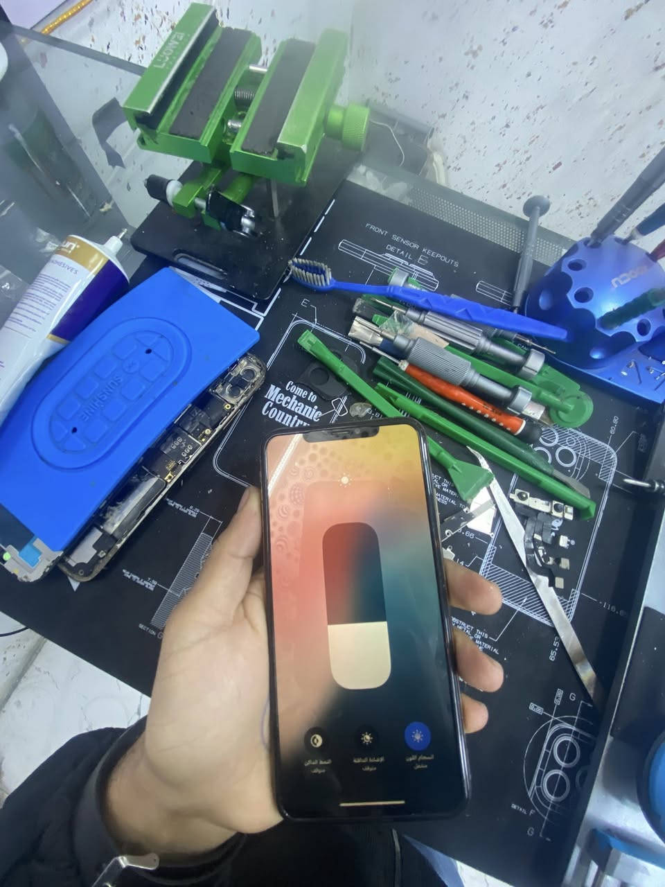 آيفون اكس ماكس

بطاريه77
ذكره64
سعر150
شاشه بيها فطر ما ياثر 
كامره سيلفي واكف
سعر90
***********
