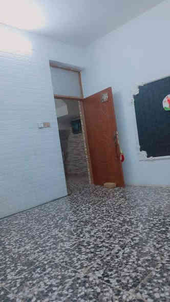 دار للبيع المساحه 100م مربع قاطين 
الطابق الاول أستقبال وغرفة نوم ومطبخ وملحقات
الطابق الثاني ثلاث غرف نوم وملحقات 
العنوان/ الشعله 
الدوانم شارع سكلة أبو موسى بنفس الشارع السعر 110 وبيه مجال *********** واتساب واتصال
