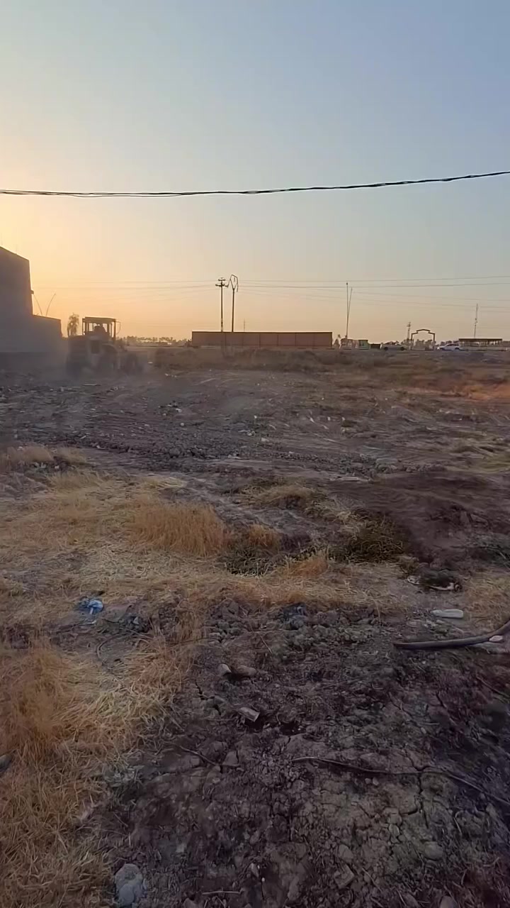 السلام عليكم يوجد لدينا دونم ملك صرف ديالى ناحيه هبهب  الوجه مالته 71 نزال 35 ماء كهرباء فول ***********على نهر المبطن السده شرط تحويل
