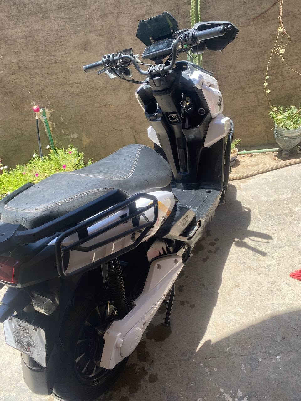 سلام عليكم اباتشي للبيع مال حسن وحسين
داجه سبعه باتري يعني 84 فولت 

ملف 2500

بطاريات نضيفه شرط الفحص 

مكاني بغداد الطارميه شارع تدبير 

سعر 900 وبيها مجال قليل .


**إذا كنت صاحب هذا الإعلان وتريد حذفه لأي سبب، رجاءا أرسل رسالة إلى الدعم الفني**