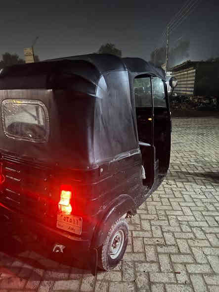 سلام عليكم تكتك للبيع مديل ١٩ ش ١٢ رقم بغداد تكتك بيه صبغ  تأخذه كبل للشارع سعر ٥،٥٠٠ وبيه مجال قليل بغداد حي النصر ***********
