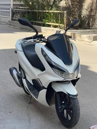 دراجه pcx للبيع  جيل ثالث  وارد كوري  مكفوله كفاله عامه عدا طخه بسيطه ...