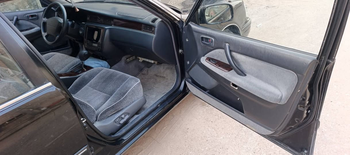 السلام عليكم البيع راس الثور
موديل 2000

سيار مكفول بيه ضرب بجملغ الخلفي سيار جاهز 
سعر, 95بيه مجال 
***********
