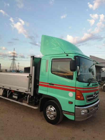 سلام عليكم هينو شيطان للبيع موديل 23 دخول جديد مكينه 6 سوبر شاصي عريض محسن طول سبعه وربع ماشيه 66 حقيقي العنوان واسط الصويرة ***********
