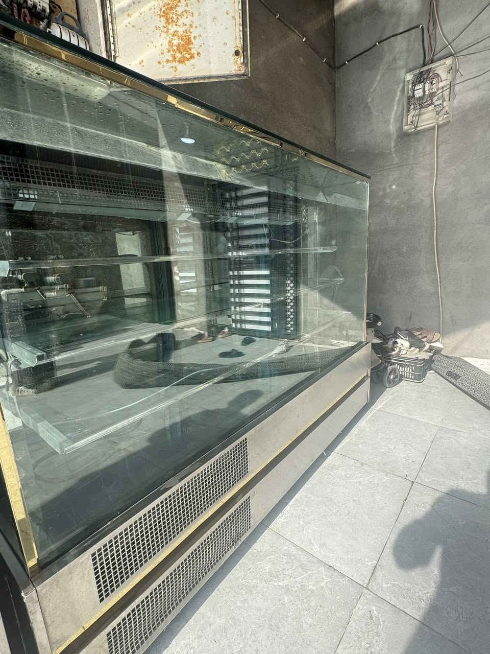 عارضه كيك أيراني 

نضيفه جداً

مستعمله قليل

العنوان البصره

للتفاصيل مراسله الصفحه او الاتصال ***********
