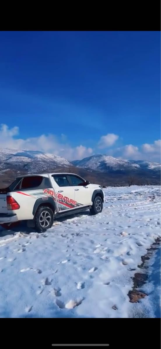 هايلؤكس ٢٠١٦
توئته هالؤكس  ٢٠١٦ پارچه ره ش ره قه م شانسى كؤسه ره ى لى دراوه نوى ناكريته وه  
سه ياره كه كراوه ته  شكلى كراوه ته ٢٠٢١ ى ٦ پستؤن  گيروو مه كينه ى برغى  لى بانه دراوه   ده بل اكسل و هه موو گيانى به شه رته تايه ى نوئيه
 *********** سوران, أربيل
