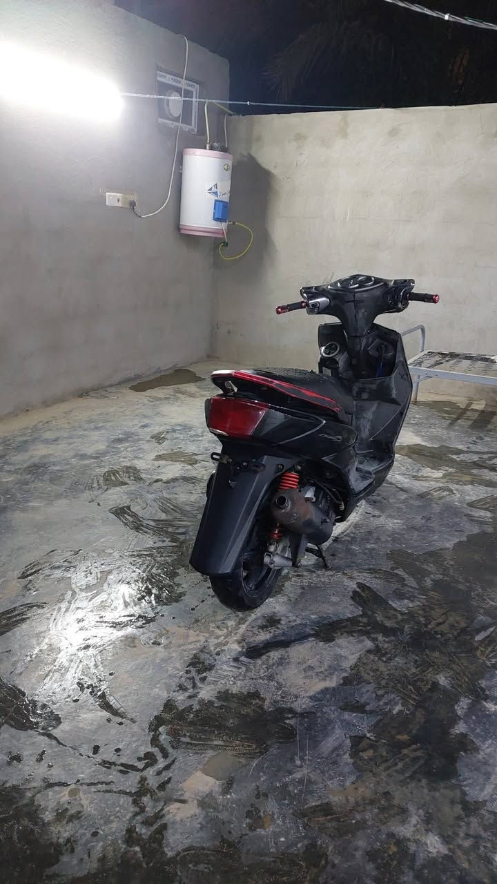 السلام عليكم
سكنس فحل كوري كابريتر

الدراجه مكفوله من التبخير او التنقيص

الدراجه بيها تزويدات خفيفه 

يدات بريك يدات سكليتر بيهه صالنصه رياضي 

صدر امامي جديد

كهربائيات الدراجه كلها شغاله فقط الدشبول بي كم شغله متشتغل ناقصه كهربائي مرتب 

الدراجه بيهه كلوب زنون يعمي 

ناقصهه بس باتري جديد و دوشمه هندر 

السعر 525 و بيهه مجال مكاني الكاظميه او جسر المثنى 

الاستفسار اكثر الاتصال ***********
