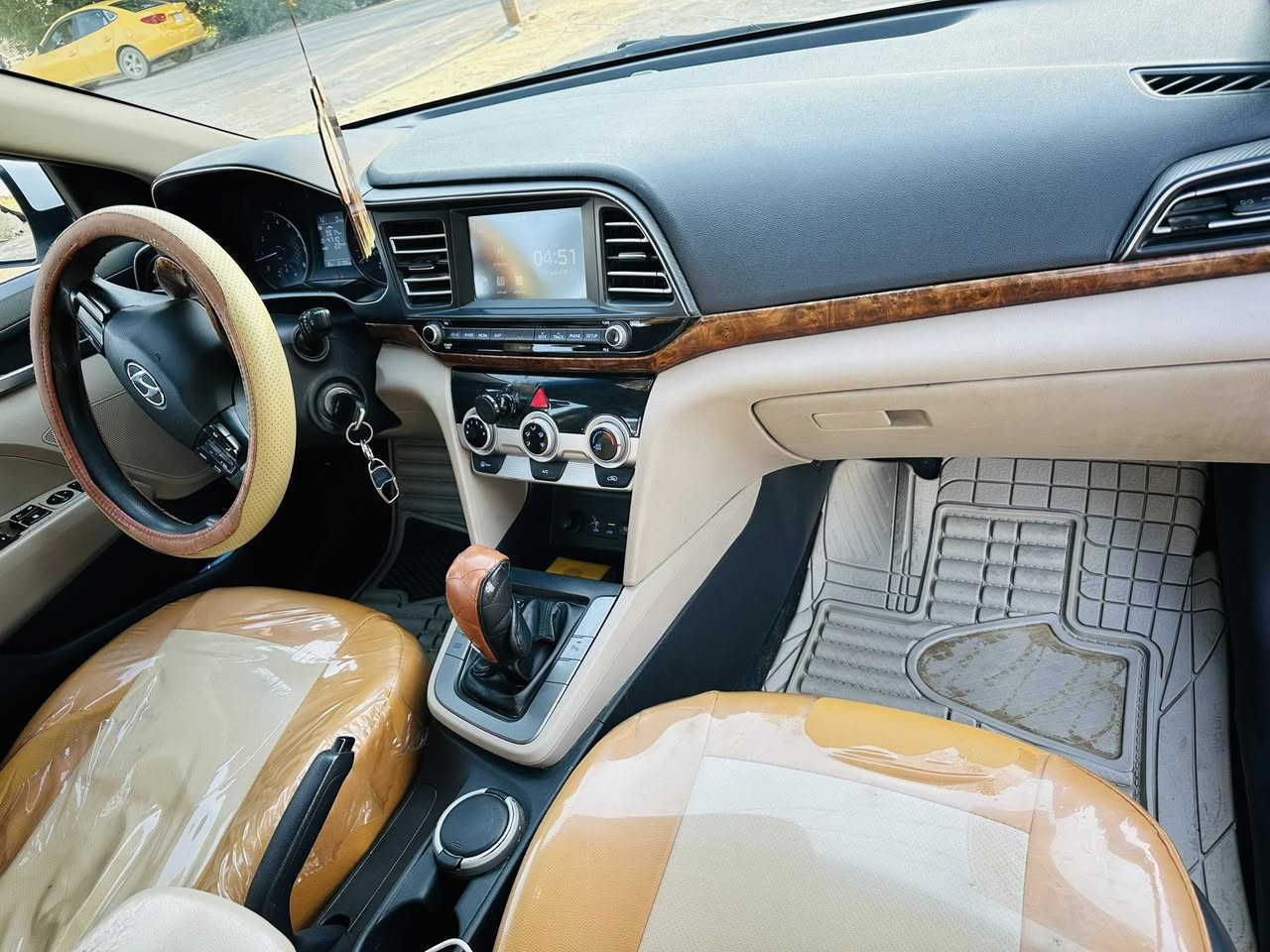 سلام عليكم النتره البيع موديل 2019 شكل 20 سياره حيل حلوه 
1 وصفات  فتحه
2 مري شفط
3شاشه كبيره 
4مكينه 2000 كفاله
5كير  حداديه كفاله 
6حساس مامي خلفي
7ما عده البصمه 
رقم بغداد بسمي 
رقم الهاتف ***********
مكان حله جبله
الشراي بي خير ويدلل
